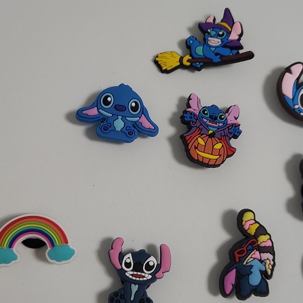 12 Stitch Croc Charms - Picture 4 of 5
